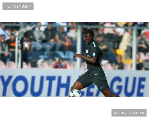 花絮：阿姆斯特尔黄金赛，车迷在凯尔梅斯山坡营造橙色海洋